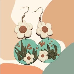 AESTHETIC FLOWER EARRINGS!